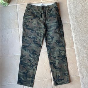 Camo cropped pants